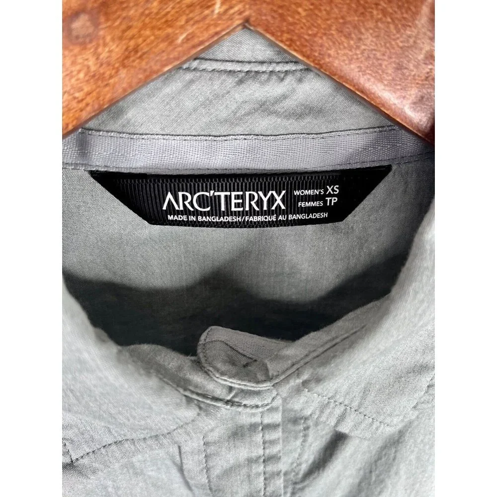 Gray Button-Up Women's Top - Picture 2 of 6